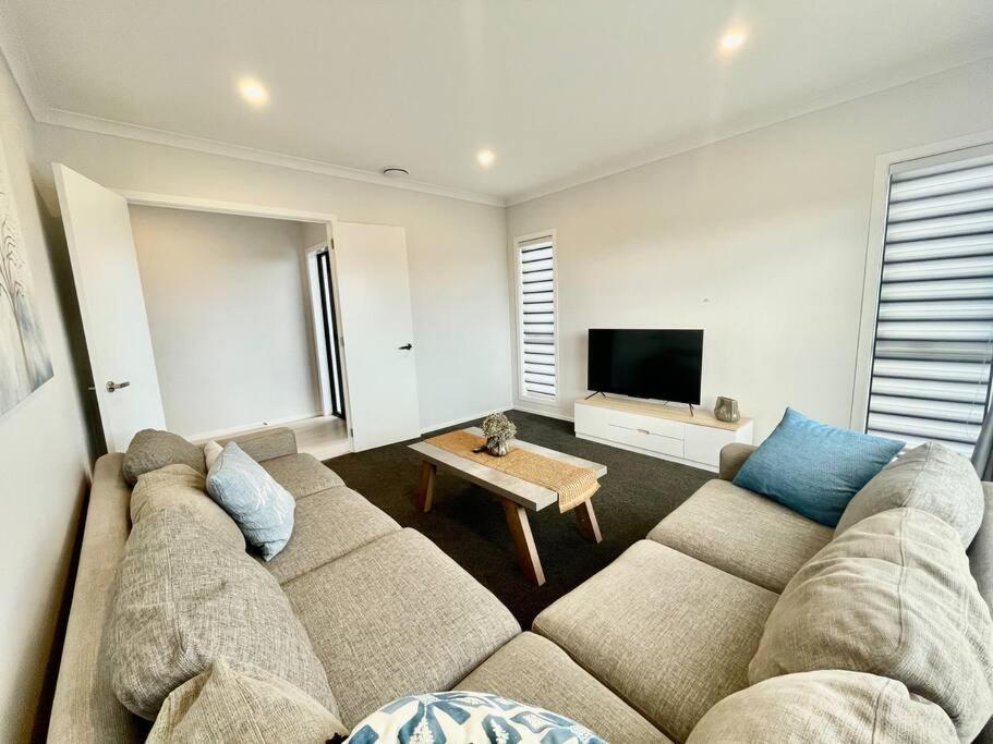 Morden Spacious New House Χάμιλτον Εξωτερικό φωτογραφία